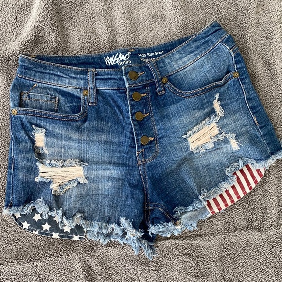 Mossimo Supply Co. Pants - Size 4 / 27 Flag Stars & Stripes Jean Shorts
